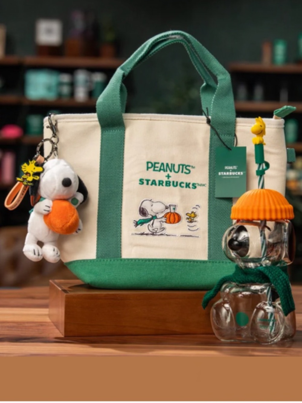 Starbucks x peanuts snoopy mini tote